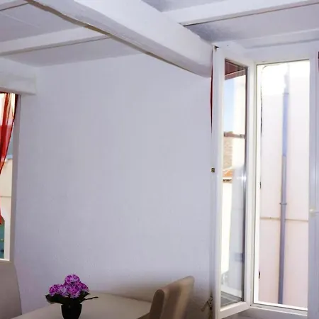 Apartment Studio Avec Vue Sur La Ville A Hyeres A 5 Km De La Plage Hyeres